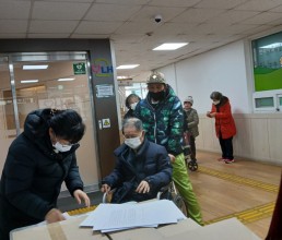 기부물품나눔전달식 (2025.02.18)톡스웰키즈 영양제 나눔행사